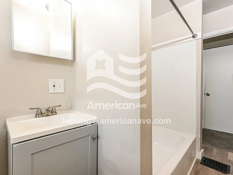1181751_010_wm_-_main_bathroom_13625870.jpg
