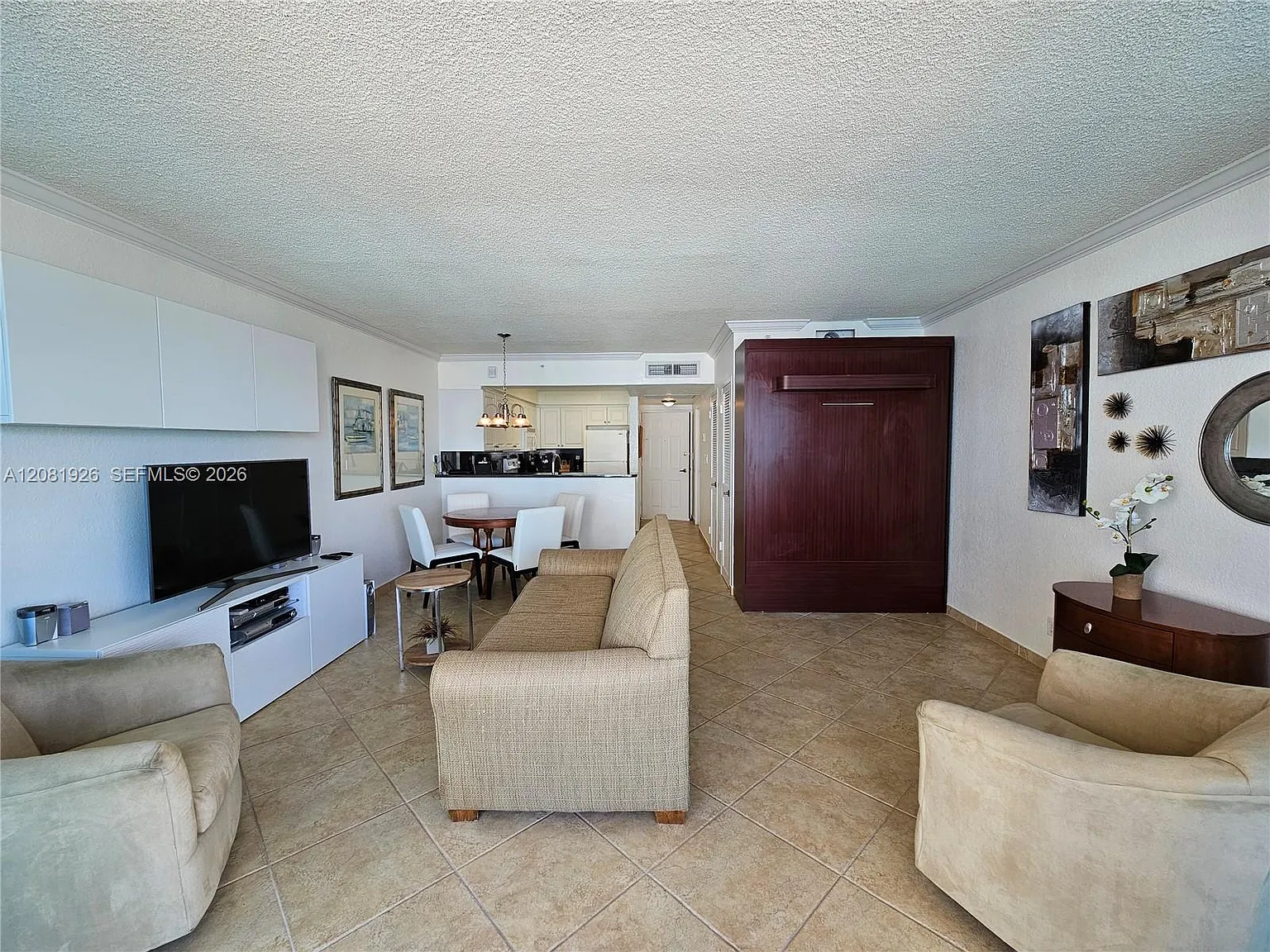 Wave Condo — Photo 1