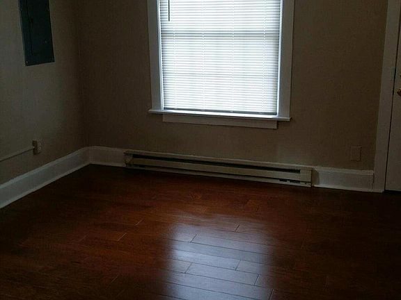 2nd image of 518 Jefferson St #2