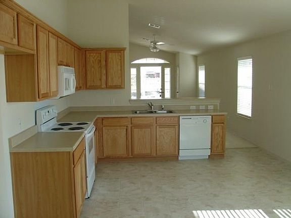 5th image of 12825 White House St