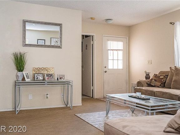 4th image of 1727 S Christy Ln