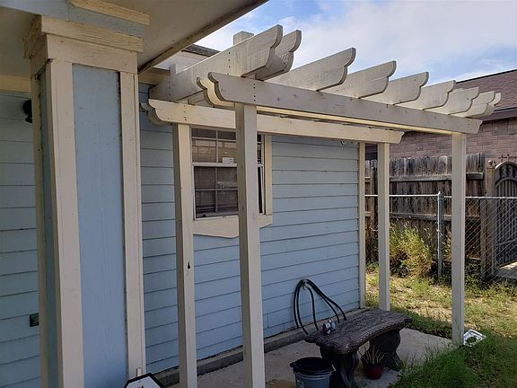 3rd image of 106 Larga Vista Dr