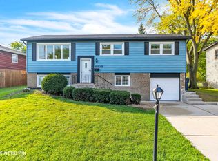 8915 Sandra Ln, Oak Lawn, IL 60457