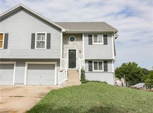 104 Brookridge Dr, Harrisonville, MO 64701