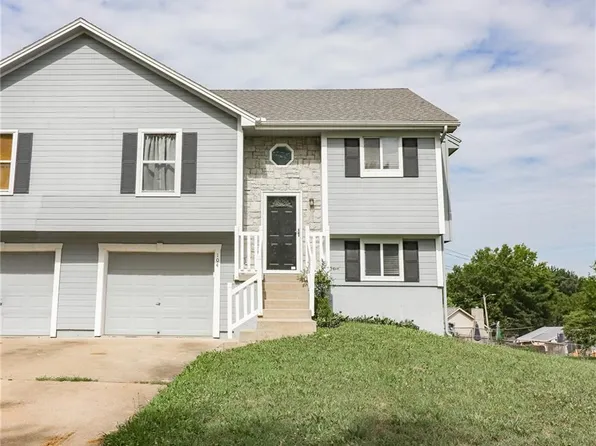 104 Brookridge Dr, Harrisonville, MO 64701