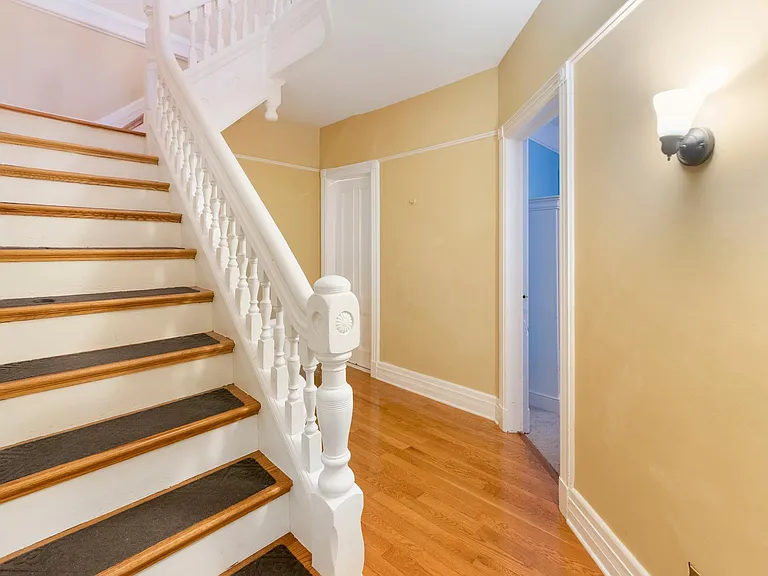 514 Warburton Ave — Photo 5