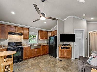 1st image of 575 Walker Dr