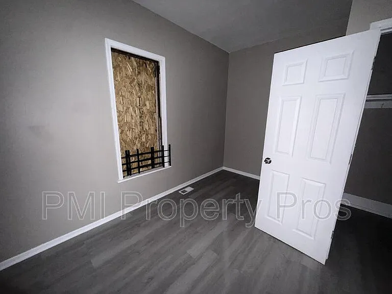 1943 N 38th St — Photo 10