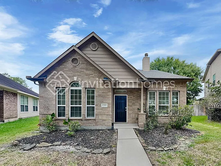17247 Marquette Point Ln — Photo 1