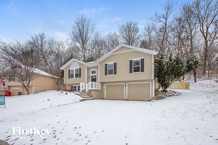 1st image of 407 NW Leann Dr