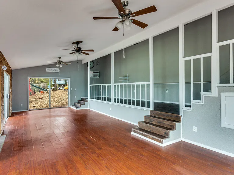 1612 Woodview Dr — Photo 14
