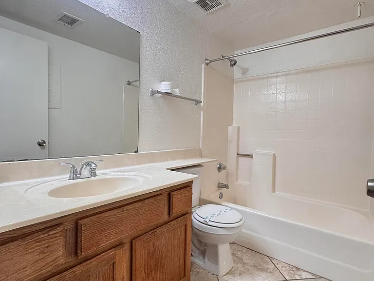 2910 W Marconi Ave #104 — Photo 8