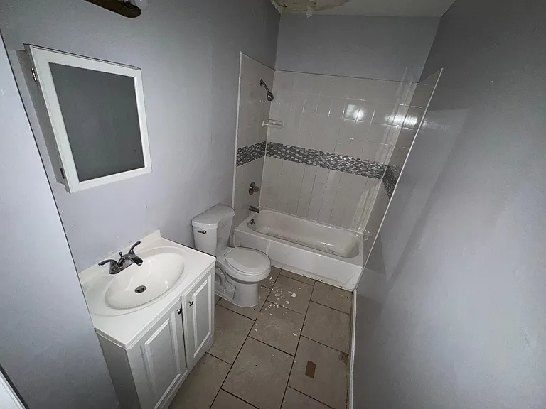 270 Littleton Ave #1F — Photo 5