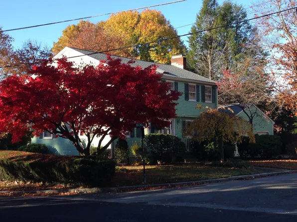 4 Raymond Pl, Winchester, MA 01890