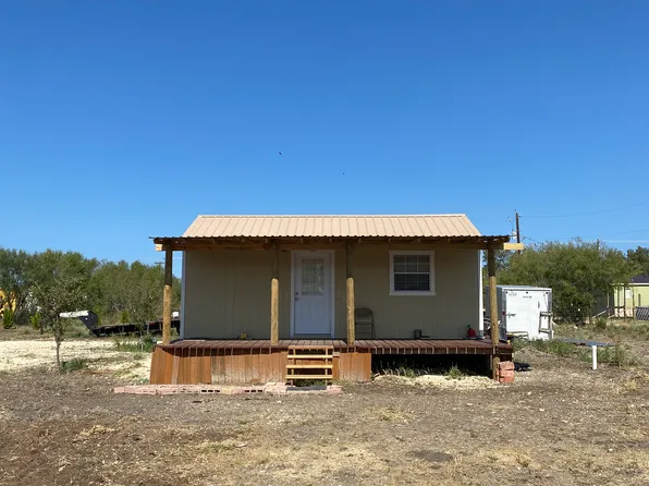 301 County Road 5229, Hondo, TX 78861