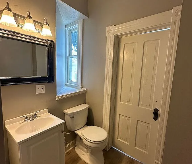 902 Powell St — Photo 23