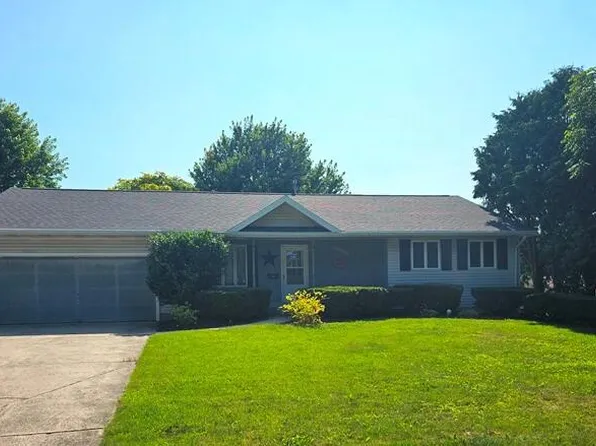 235 Karin CIRCLE, Plymouth, WI 53073