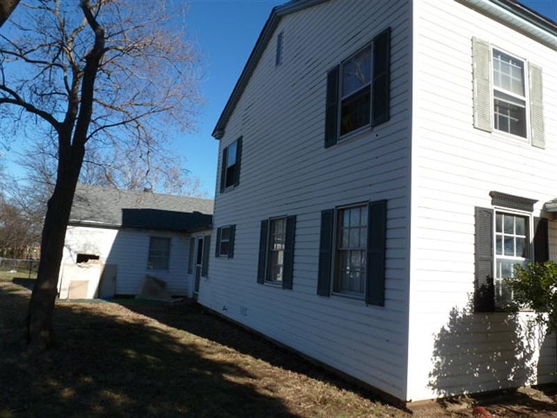 2nd image of 700 E Johnson St
