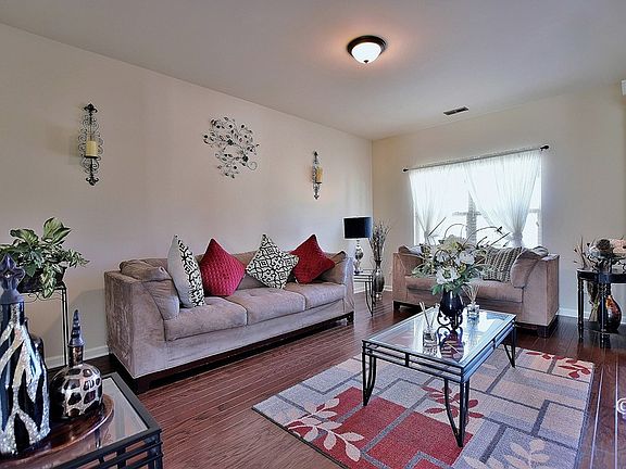 5th image of 40 White Pine Way