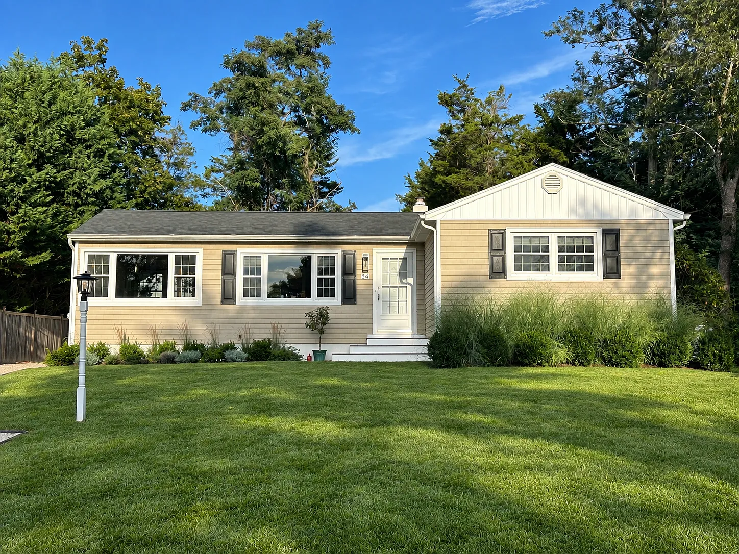 Charming Furnished Sag Harbor Cottage — Photo 2