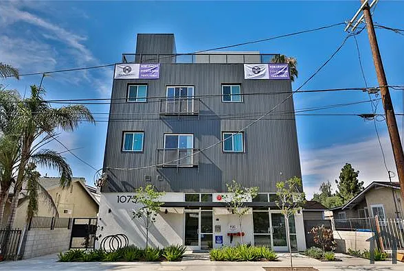 2 bed, 1200 sqft, $3,000 — Photo 2