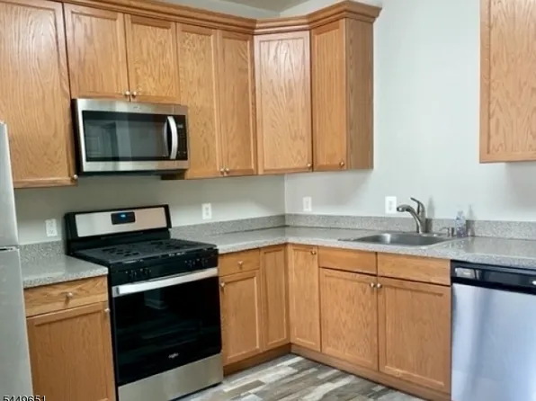 129 Conover Ter, Lebanon, NJ 08833
