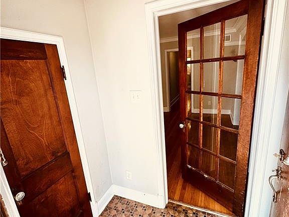 5th image of 904 Ashland Ct