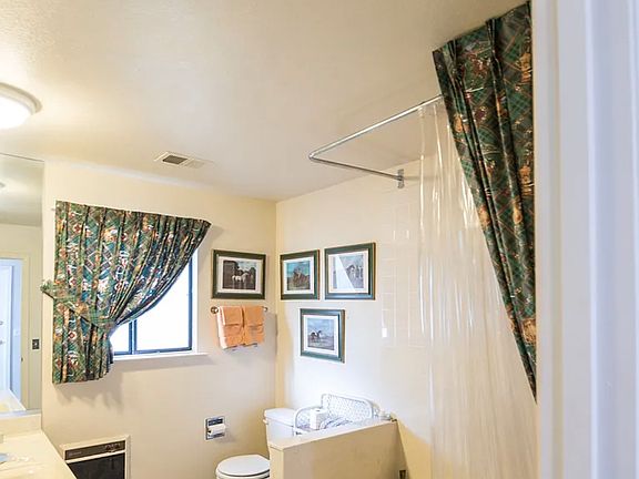 2nd image of 2605 Nutmeg Ave
