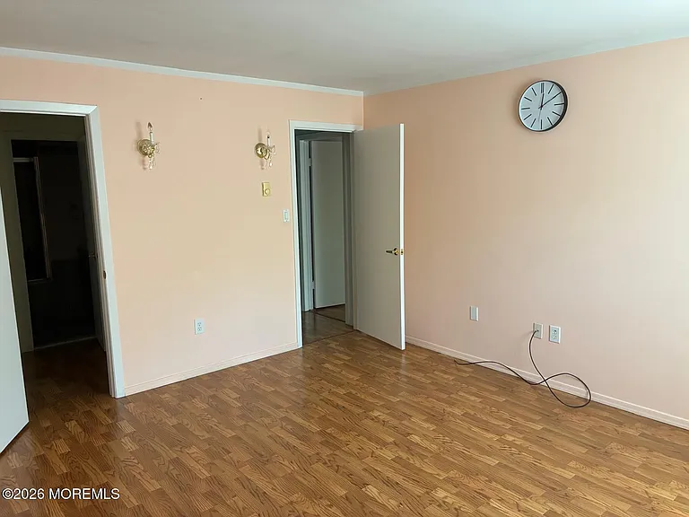 131 Amberly Dr #J — Photo 11