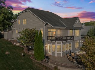 6507 Willow Ct, Waterford, WI 53185