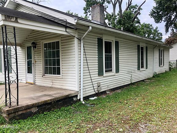 3rd image of 2435 Seymour Ave