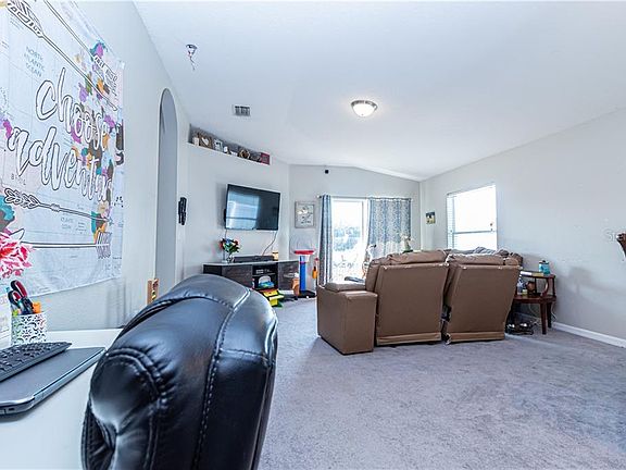 4th image of 7972 Carriage Pointe Dr