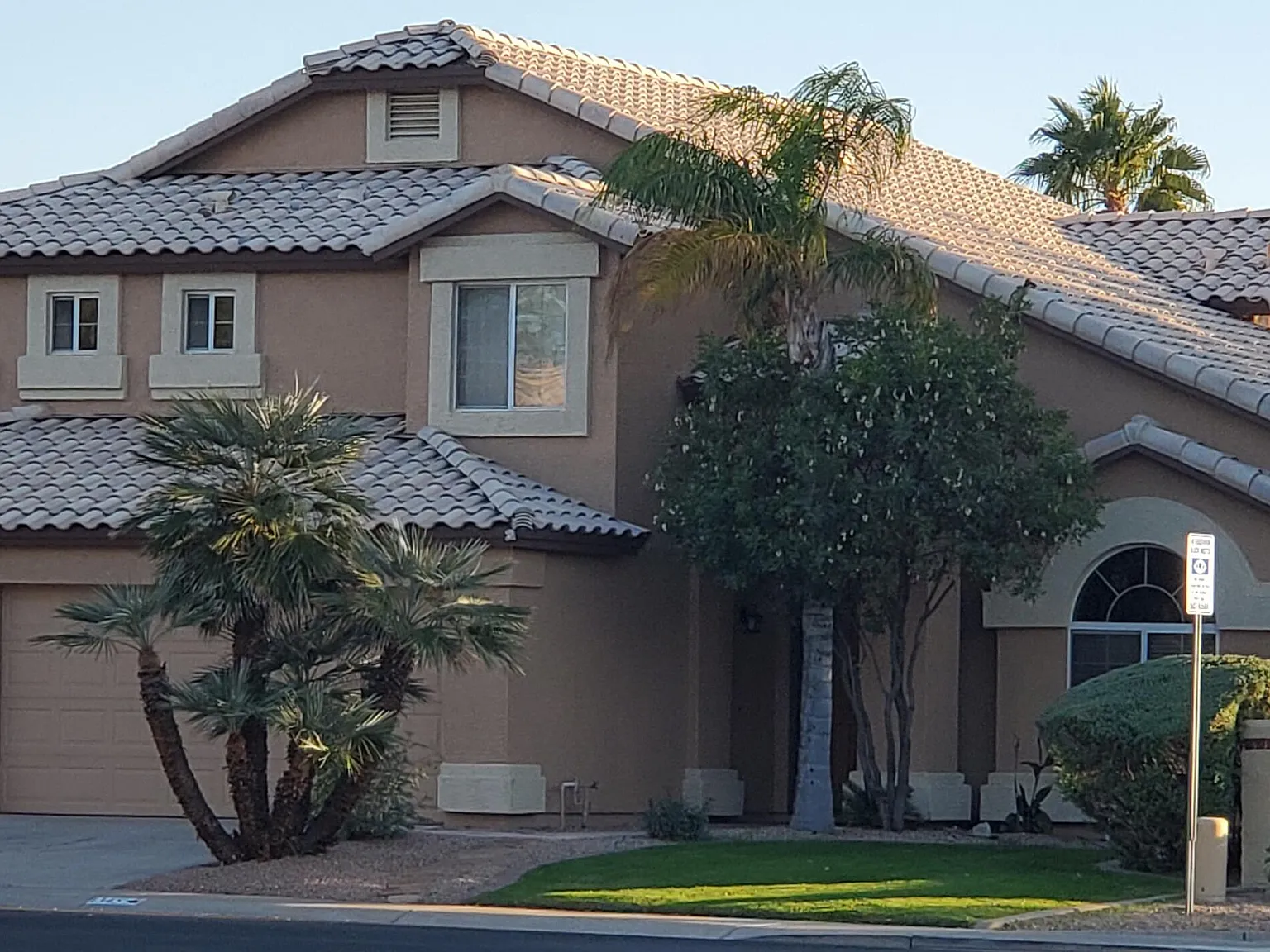 5 bed, 3.0 bath, 2719 sqft, $4,950 — Photo 2