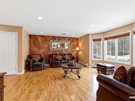 3rd image of 2 Maple Ave