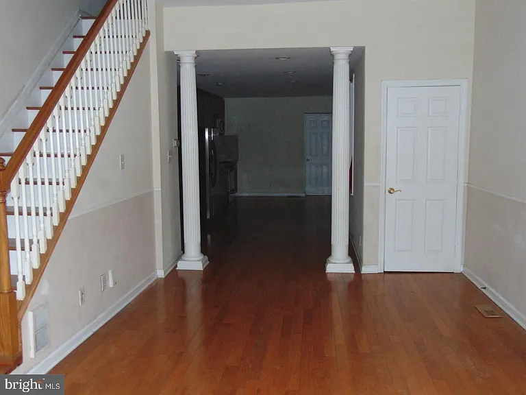 2405 Carpenter St — Photo 5
