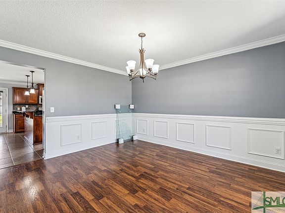 4th image of 1120 Creekside Circle