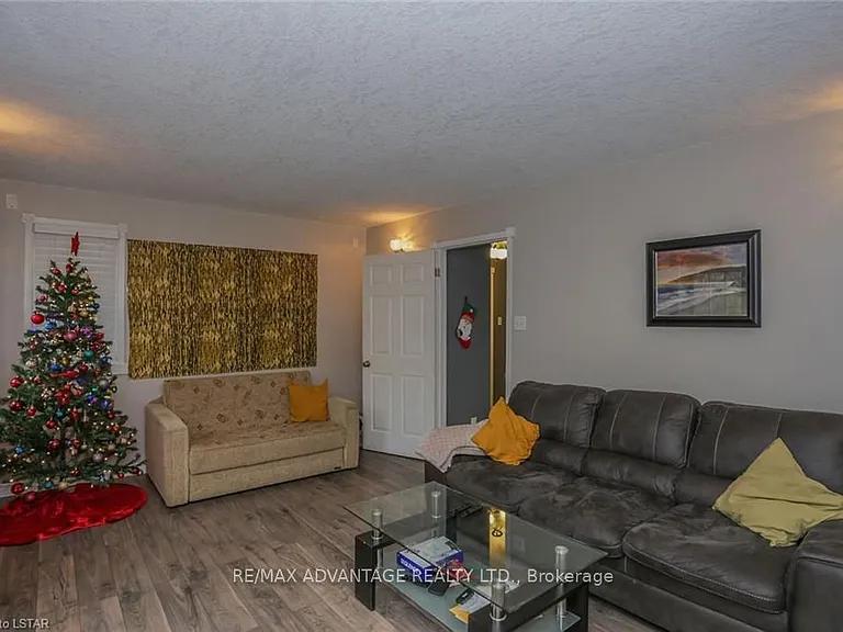 17 Sterling St #UPPER — Photo 18