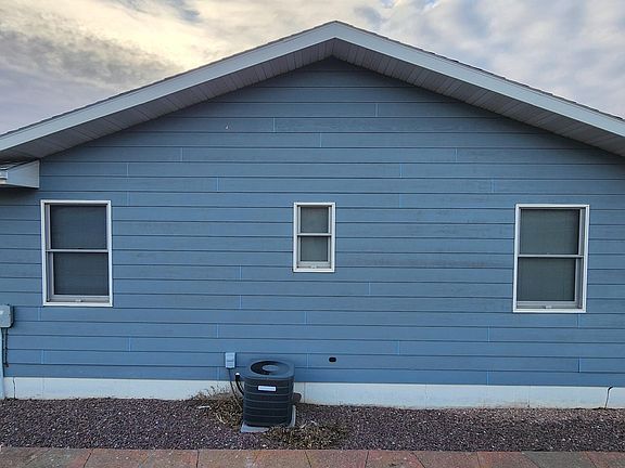 4th image of 304 9th Ave N