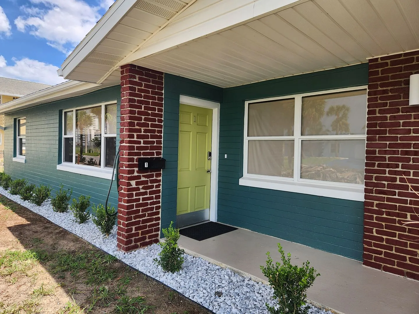 Fully updated 2-bedroom, 1-bath home in Daytona Beach — Photo 2