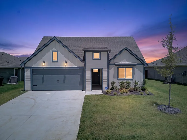 728 Orchid Way — Photo 2