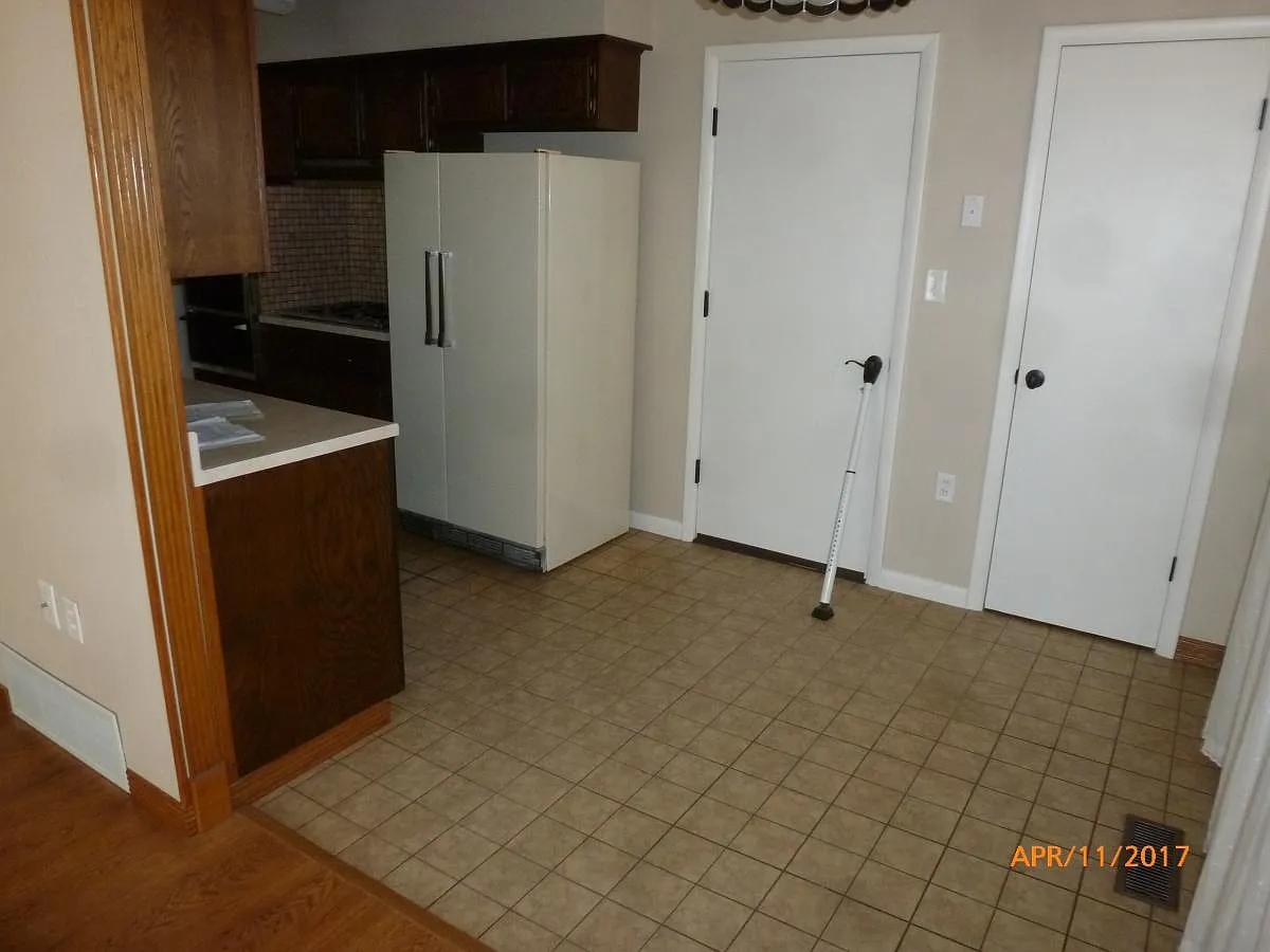 3 bed, 1.5 bath, 1008 sqft, $1,150 — Photo 3