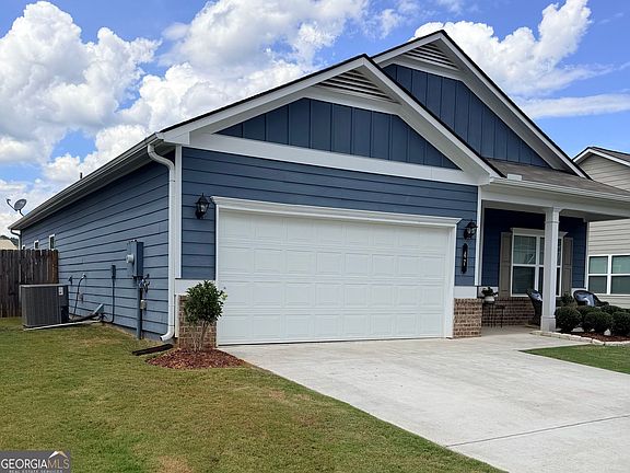3rd image of 47 Brooke Ct