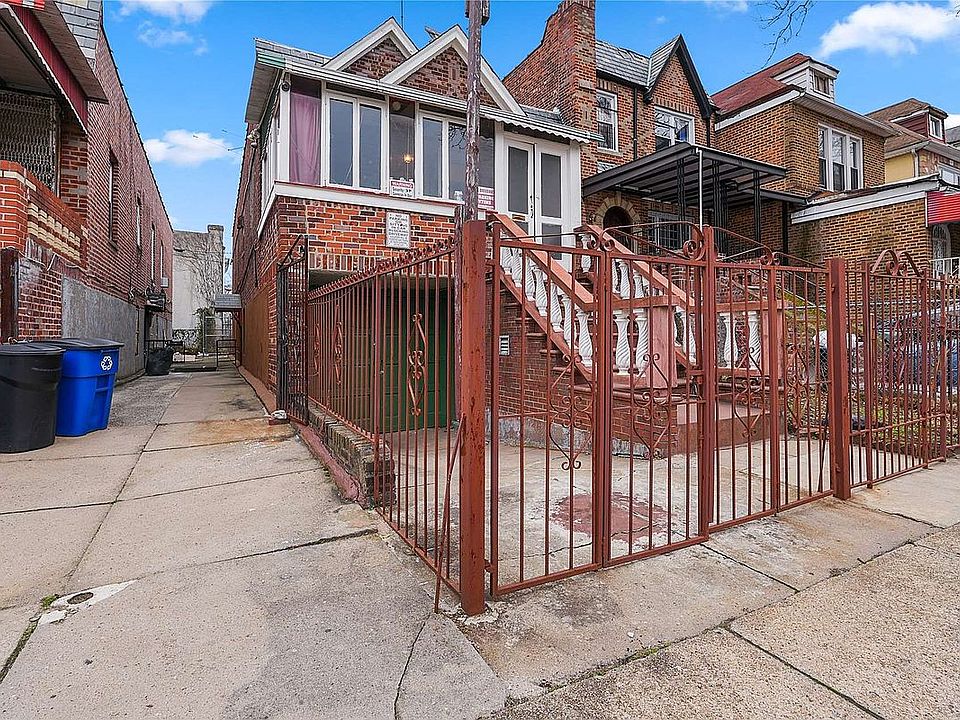2nd image of 9 E 40th St