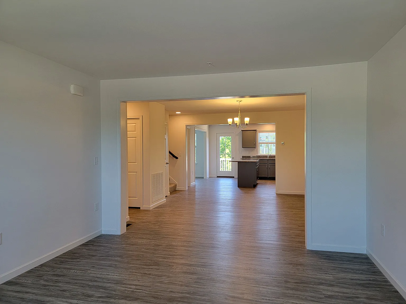3 bed, 2.5 bath, 1940 sqft, $2,295 — Photo 4