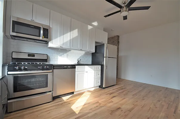 Rented by CITY SKYLINE REALTY INC | media 39