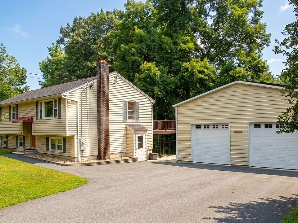 1st image of 19 Long Pond Rd