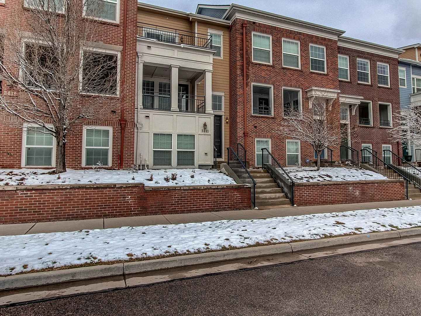 Beautiful 3 bedroom townhome in Central Park. — Photo 2