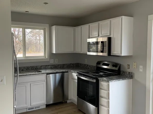 2954 Village Cir, Chanhassen, MN 55317