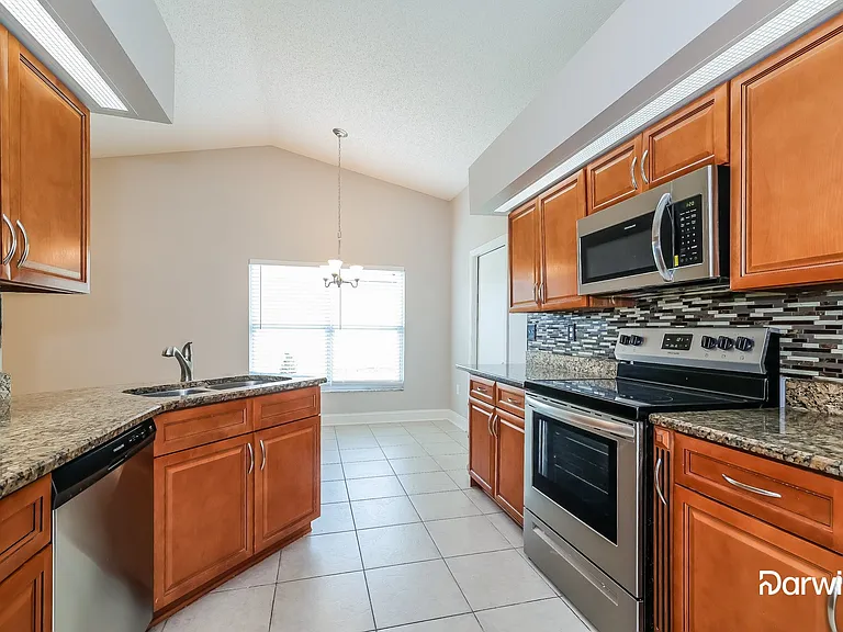 626 McKinley Ct — Photo 3