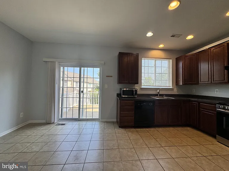 636 Tantallon Ct #140 — Photo 8